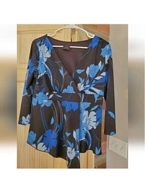 JTB Asymmetrical Hemmed top with a Blue Floral Print Ventage